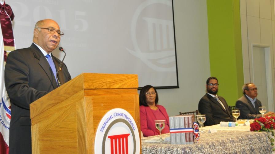 Ray Guevara pide revolución educativa incluya Carta Magna