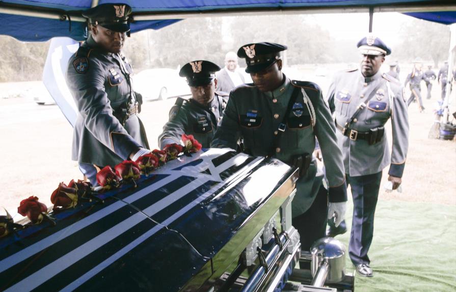 Luisiana (EE.UU.) busca superar tensión racial en funeral de tres policías