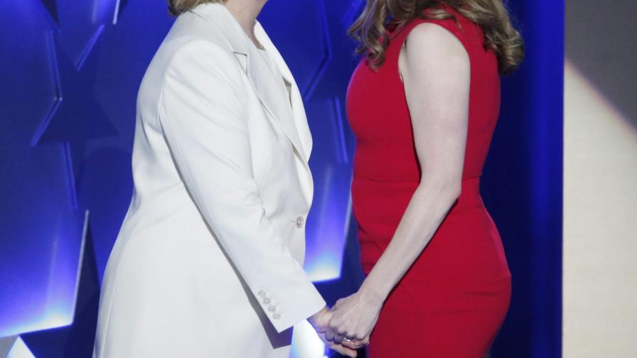 Clinton: “Trump nos quiere dividir del resto del mundo y entre nosotros”