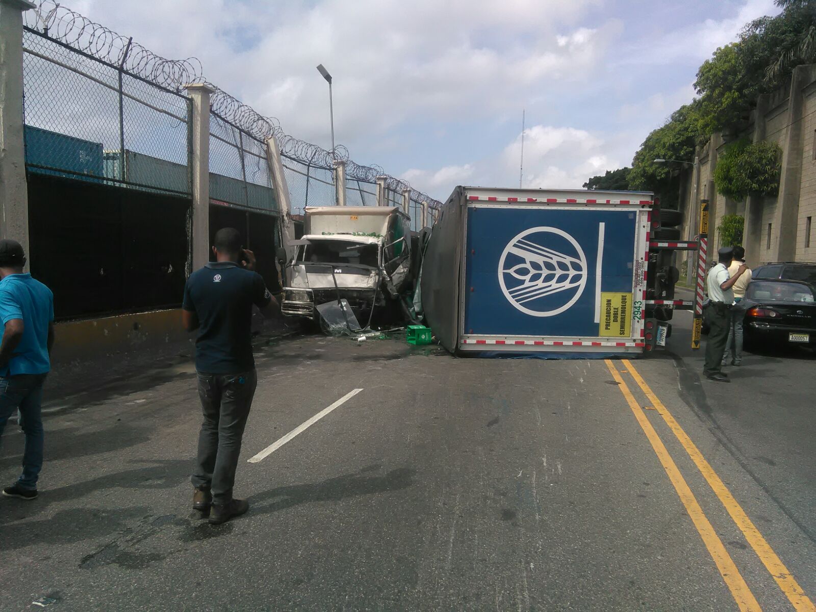 Los dos vehículos involucrados en el accidente.