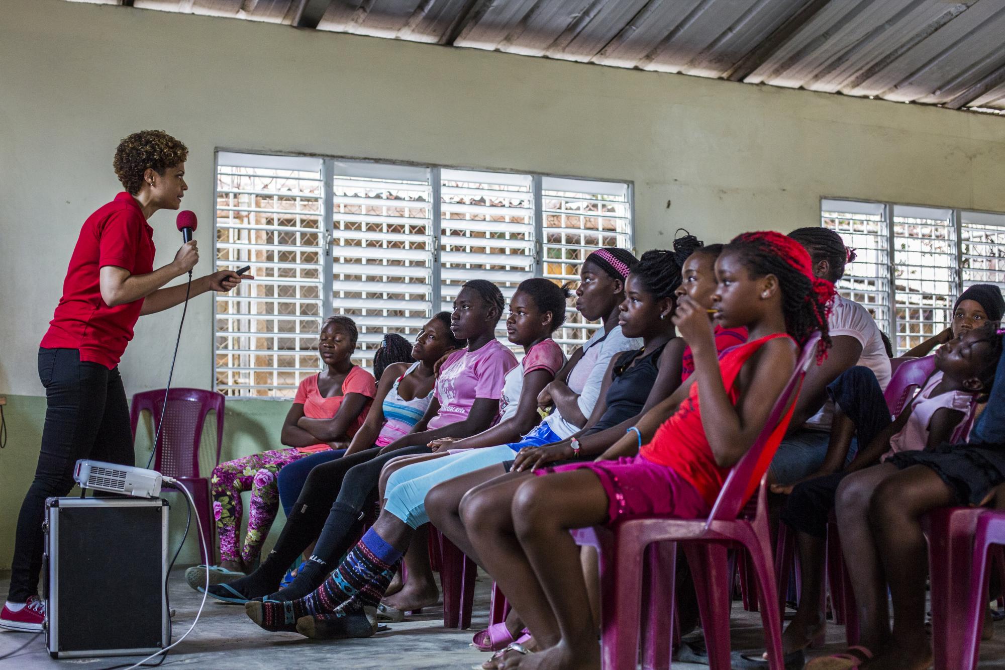 Elaine Féliz durante su charla.