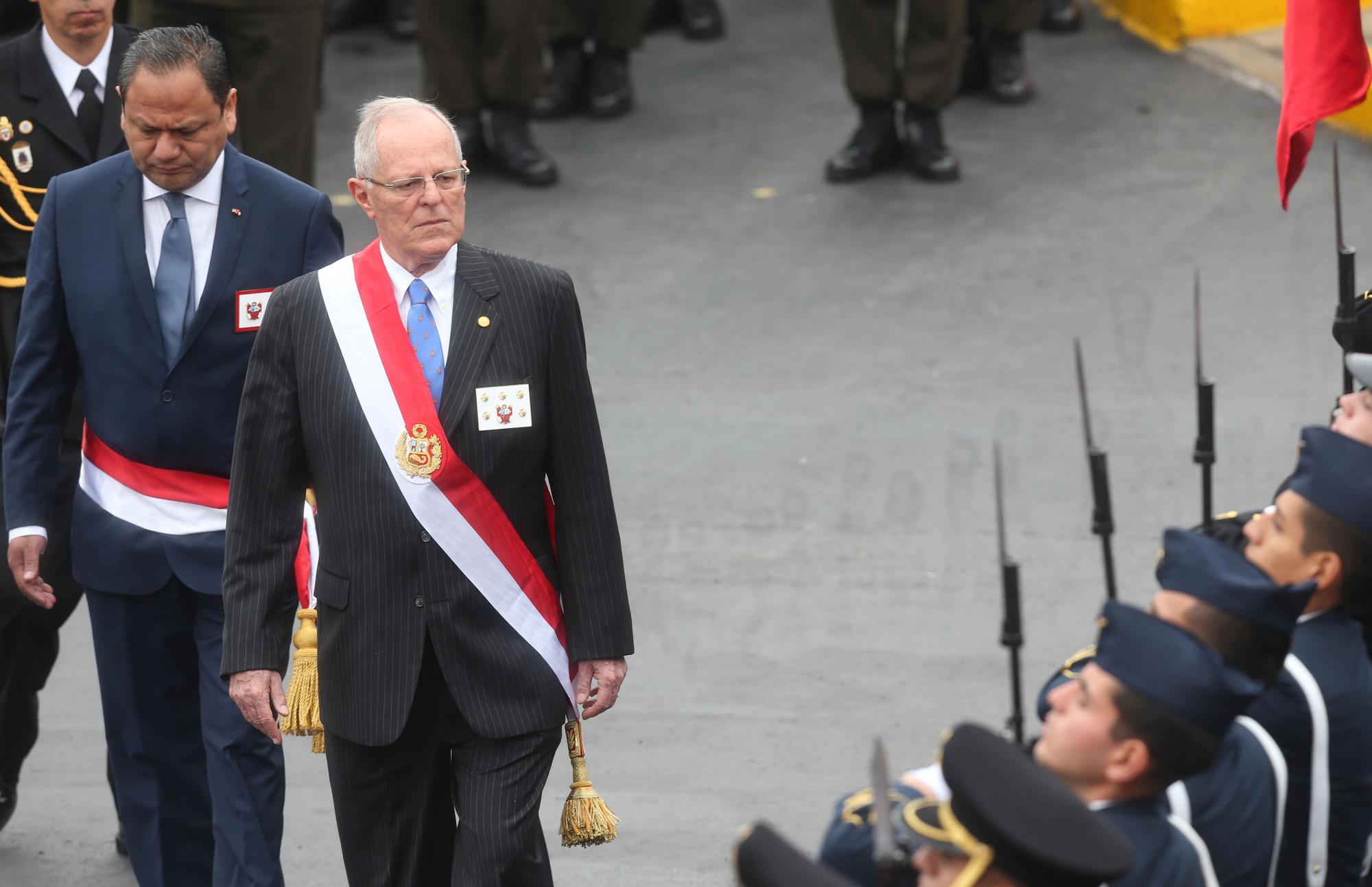 Presidente de Perú en desfile del Día de la Independencia