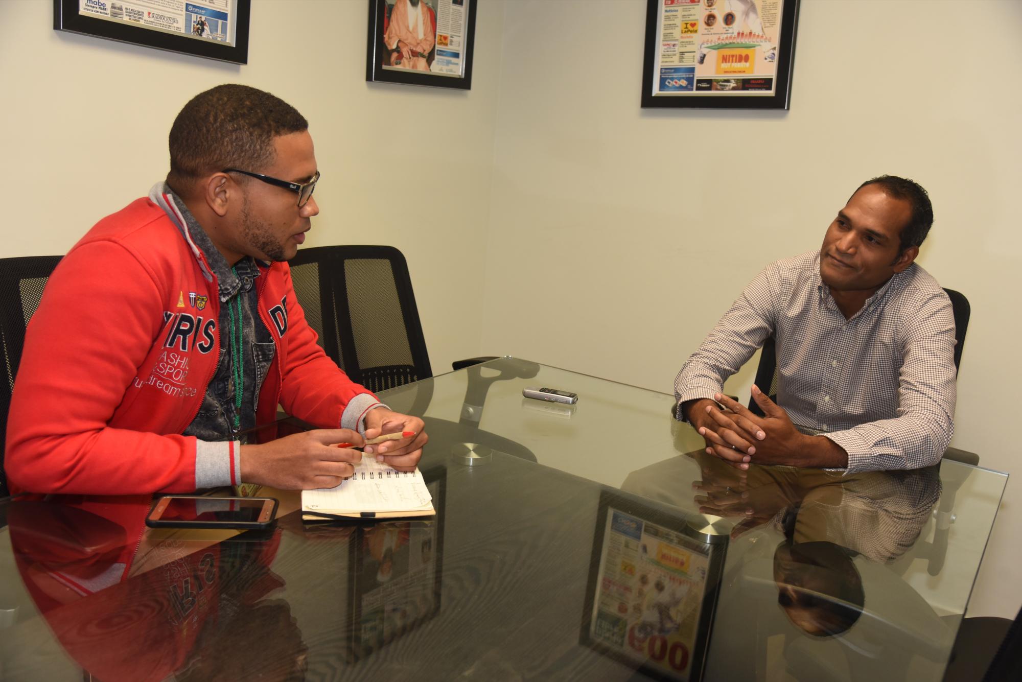 Yovanny Ramírez Florentino, ilustrador, durante la entrevista.