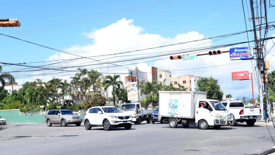 Semáforos dañados dificultan tránsito vehicular en Santiago Semáforos dañados dificultan tránsito vehicular en Santiago
