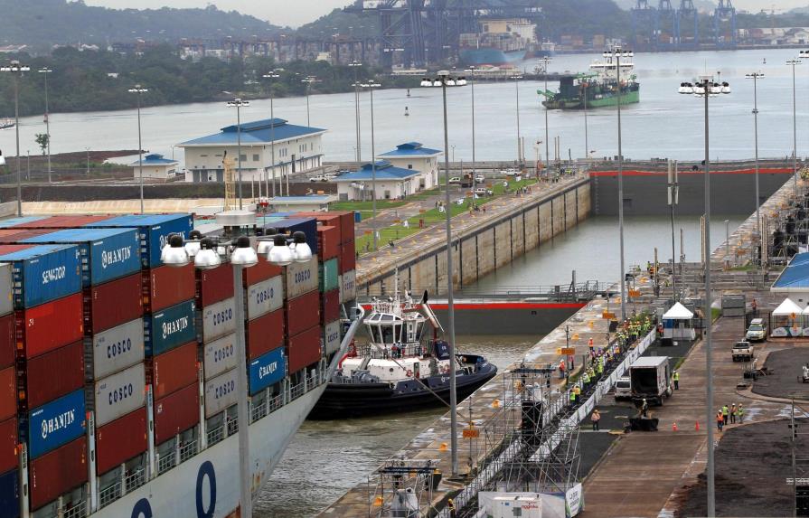 Canal de Panamá pacta convención colectiva con capitanes y oficiales cubierta