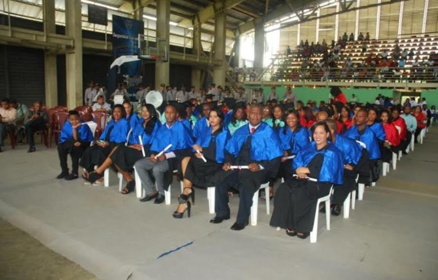 Celebran graduación de 155 policías juveniles y 133 egresados Escuela de Seguridad Santo Domingo Oeste