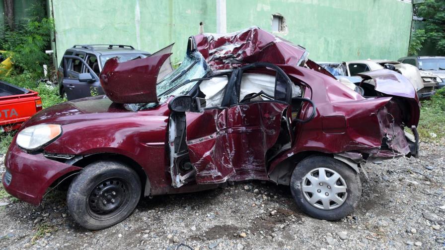 Muere hombre tras chocar vehículo que conducía con un poste en avenida de Santiago