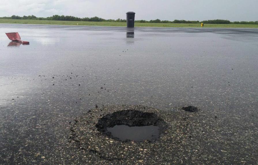 Rayo impacta pista de vuelos del AILA obliga desvío de ocho vuelos