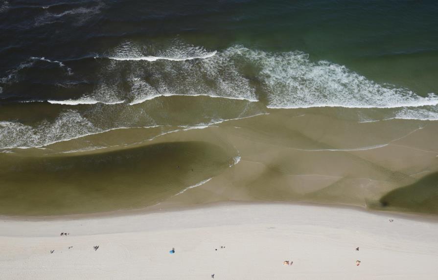 Informe advierte las playas de Río de Janeiro están “peligrosamente sucias”