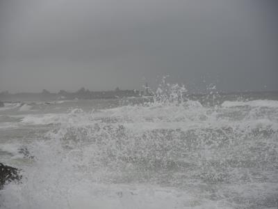 COE emite alerta por oleaje anormal en la costa caribeña