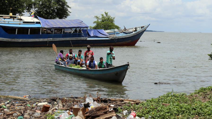 Una marea de cubanos entre la deportación de Colombia y el sueño americano