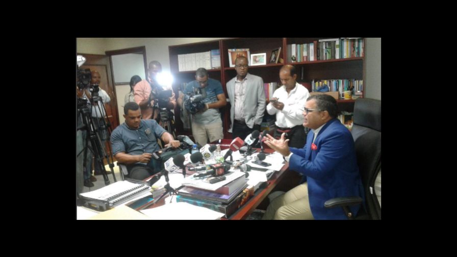 Tommy Galán deplora falta transparencia en construcción relleno sanitario en Haina