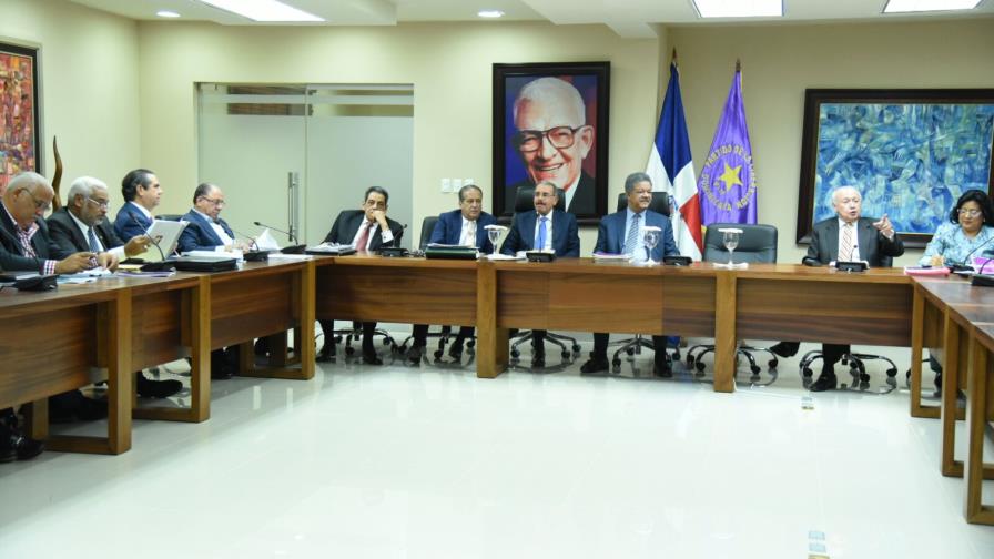 Comité Político del PLD designa comisión para tratar directivos de ayuntamientos