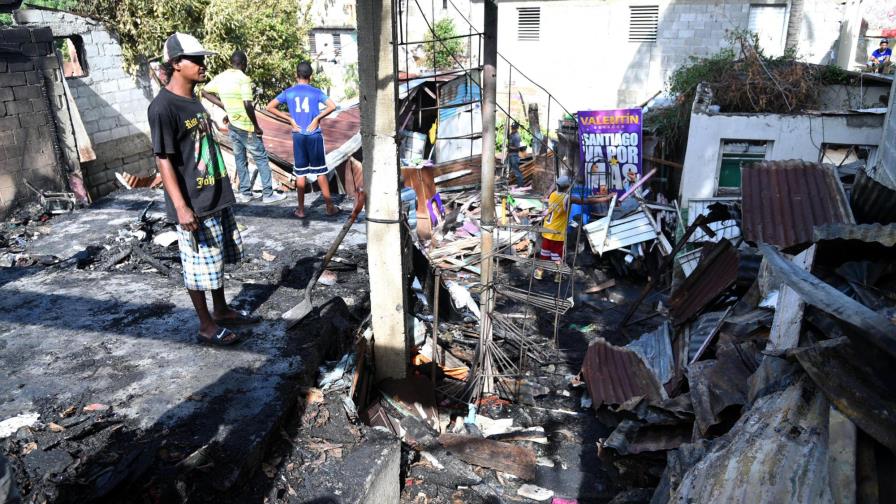 Familias afectadas por fuego, en la intemperie