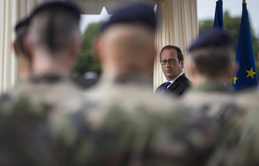Hollande dice que excesos de Trump le revuelven el estómago 