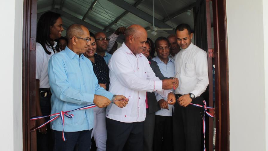 Inauguran funeraria y cementerio en Las Matas de Farfán 