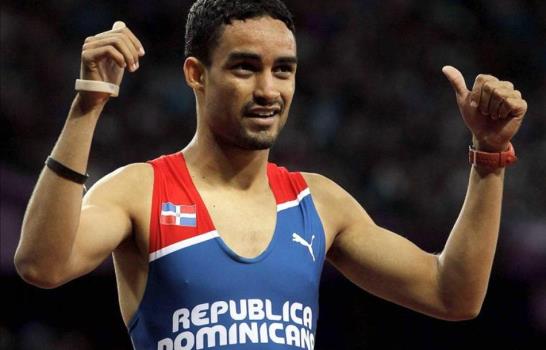 Luguelín Santos con el oro en la mira en Río; trabaja en la salida 