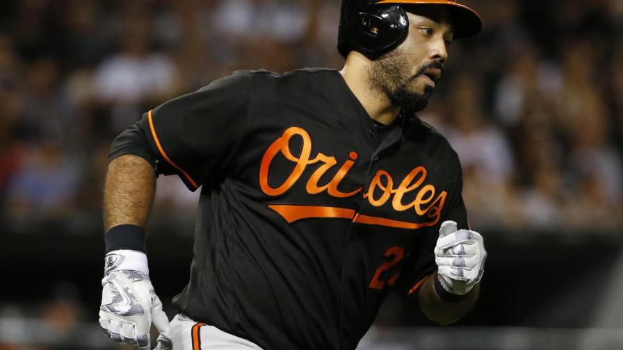 Pedro Álvarez bateó dos jonrones y los Orioles superaron a los Medias Blancas