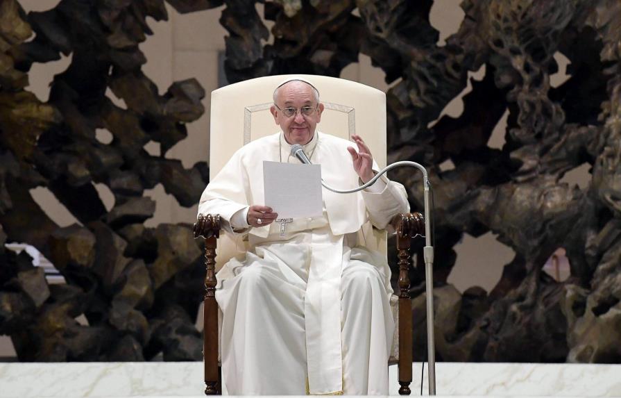 El papa tacha de “inaceptable” la guerra en Siria y lamenta rol de potentes