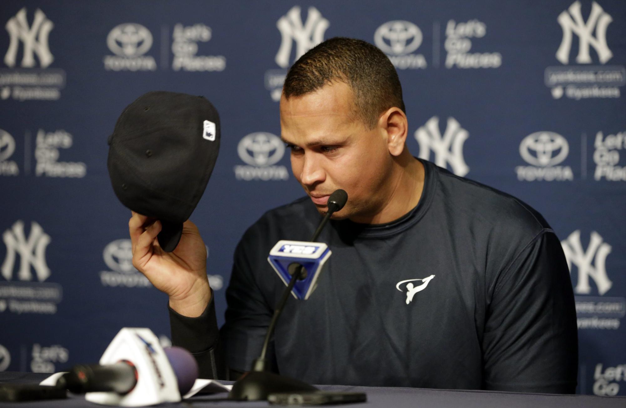 Alex Rodriguez en conferencia de prensa donde anunció su retiro de los Yankes de Nueva York. Seguirá como asesor del conjunto de Nueva York.