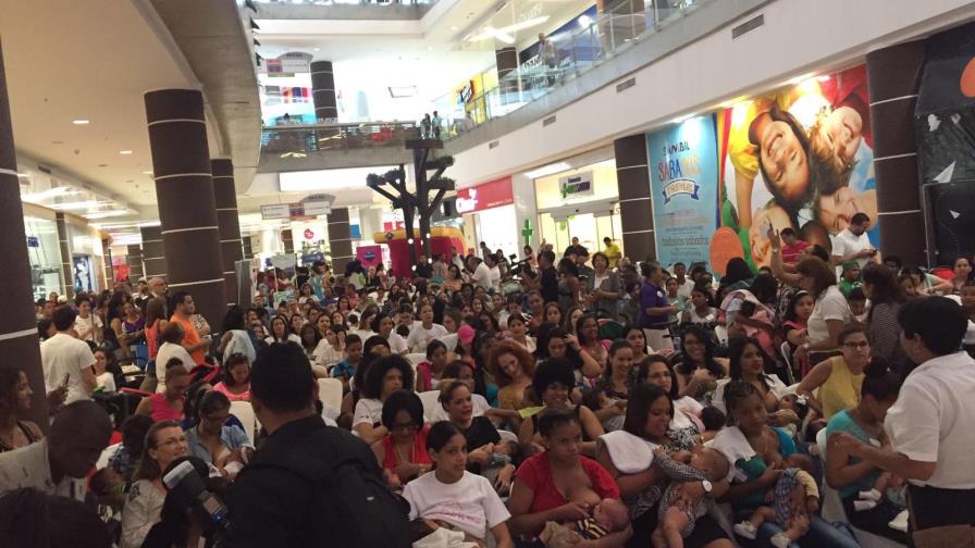 Más de 146 madres dominicanas amamantan de manera simultánea en jornada de la Liga de la Leche Más de 146 madres dominicanas amamantan de manera simultánea en jornada de la Liga de la Leche