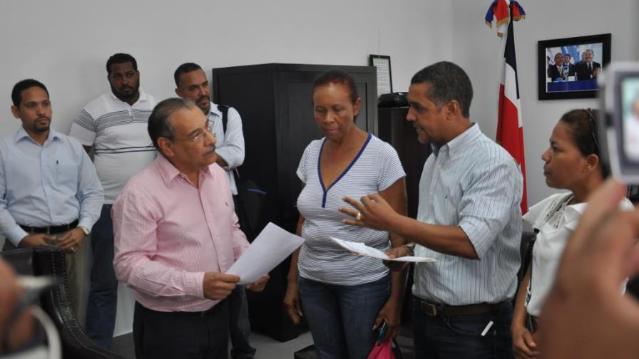 Puertoplateños exigen a la OISOE terminación del hospital Ricardo Limardo