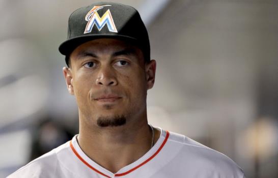 La fortuna de Alex desborda entre pares