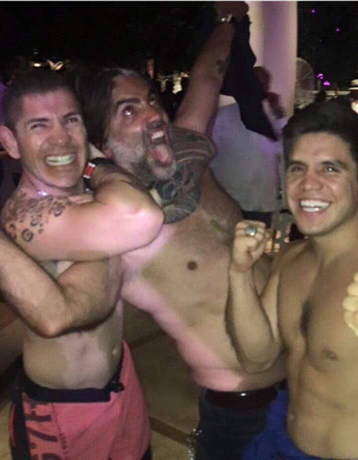 Otra de las polémicas fotos de Alejandro Fernández  