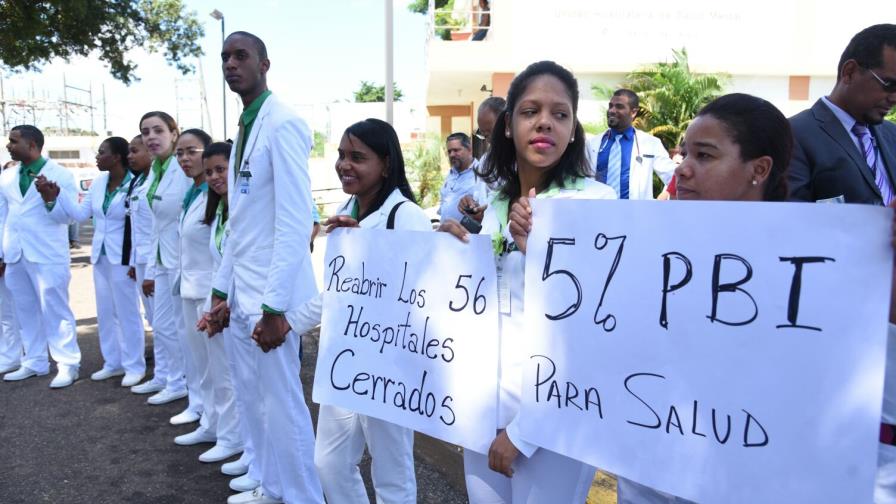 Waldo denuncia que Gobierno intenta comprar médicos para que rompan huelga