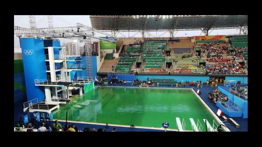 Agua verde en piscina de clavados fue por falta de productos químicos (FINA)