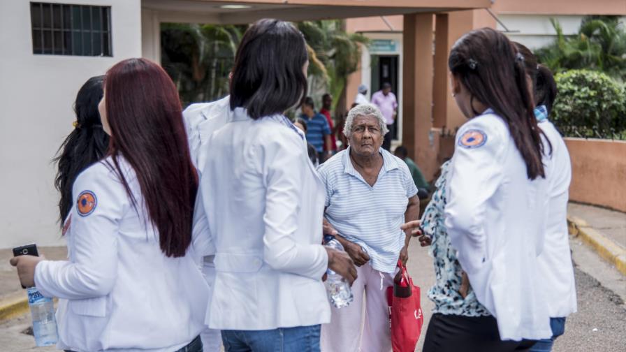 Médicos acusan al Gobierno de negociar a sus espaldas y plantean extender protestas al Sur Médicos acusan al Gobierno de negociar a sus espaldas y plantean extender protestas al Sur