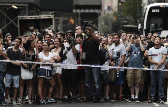 Policía logra detener hombre que trepaba Torre Trump en Nueva York