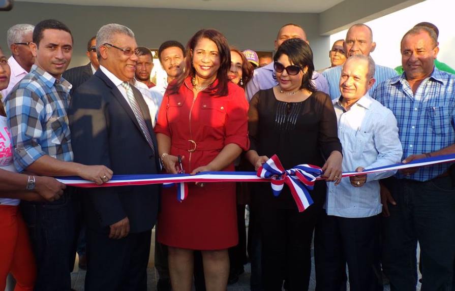  Alcaldesa de Fantino se despide inaugurando cuatro obras comunitarias