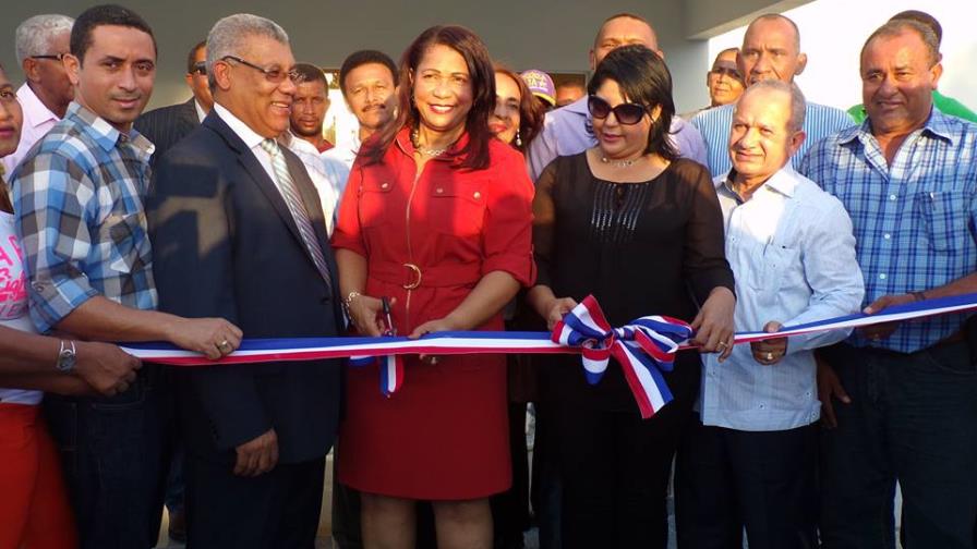  Alcaldesa de Fantino se despide inaugurando cuatro obras comunitarias