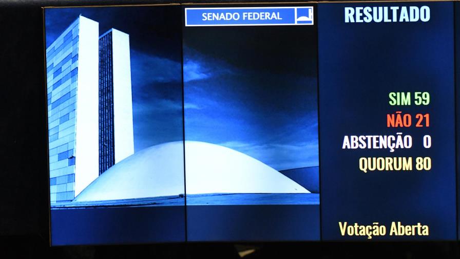 Senado de Brasil decide juzgar a Rousseff y la deja al borde del abismo 