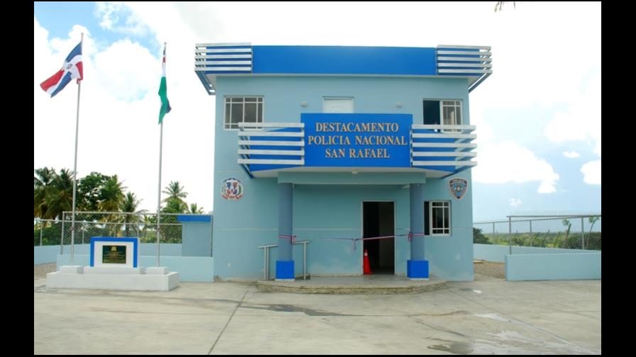 Presidencia entrega nuevo destacamento policial en Cabrera