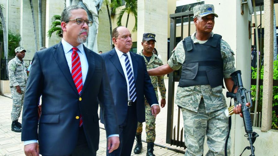 Implican al senador Luis René Canaán en soborno para Súper Tucano