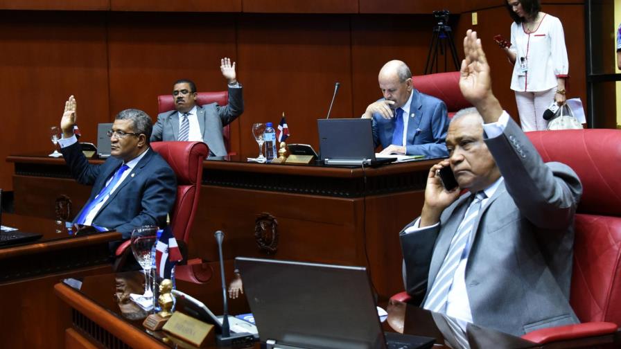 Sánchez Roa y Félix Bautista, los senadores que más trabajaron entre 2010 y 2016
En 6 años Senado aprobó 53.9% de piezas recibidas