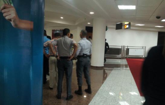 Refuerzan la seguridad en aeropuerto Las Américas por llegada de invitados a toma de posesión de Medina