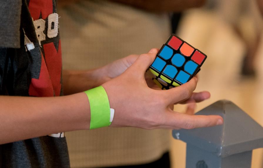 Cerca de 90 personas han participado en competencia de cubos de Rubik en Santo Domingo