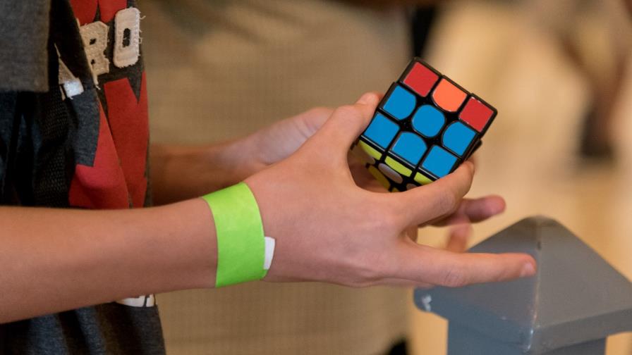 Cerca de 90 personas han participado en competencia de cubos de Rubik en Santo Domingo