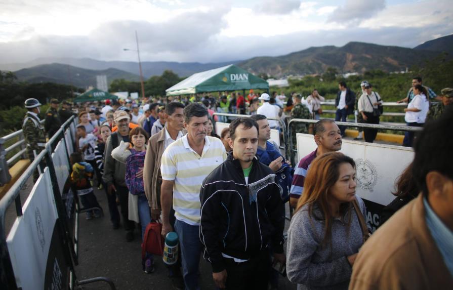 Unos 78 mil venezolanos cruzaron la frontera con Colombia para abastecerse