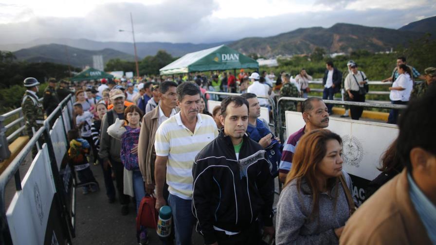 Unos 78 mil venezolanos cruzaron la frontera con Colombia para abastecerse