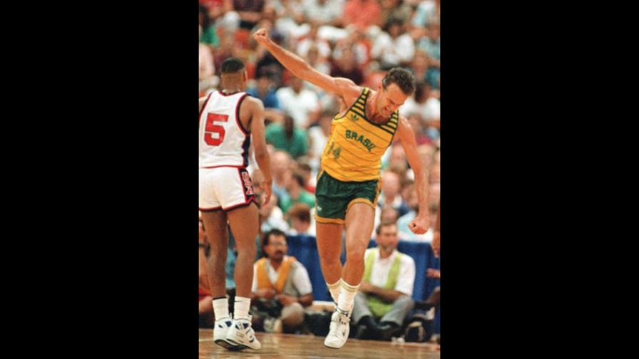 Brasileño Oscar Schmidt transformó el básquetbol olímpico 