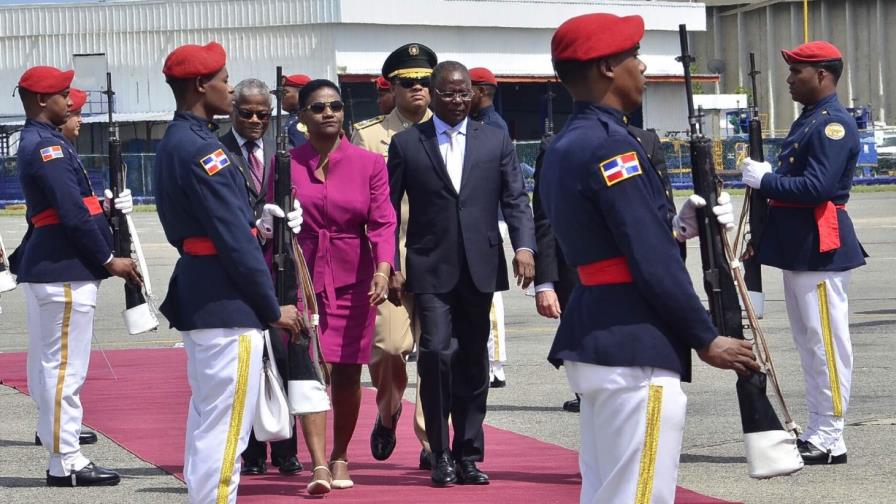 Llegan a República Dominicana el rey emérito de España y el presidente interino de Haití