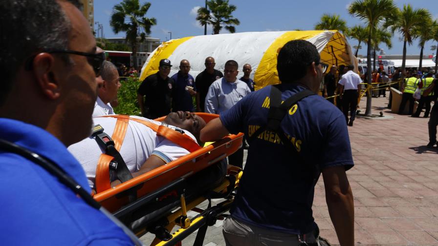 Pasajeros del crucero incendiado en San Juan describen situaciones de pánico