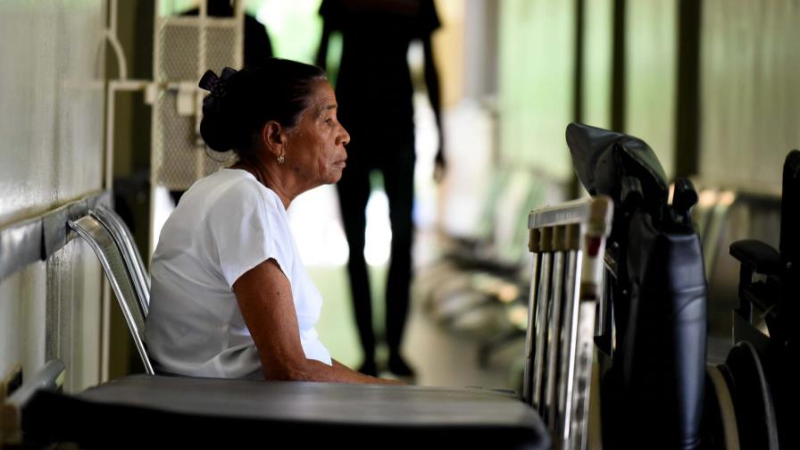 Médicos dejaron sin servicios hospitales de la Línea y el Sur; pacientes fueron a Santiago