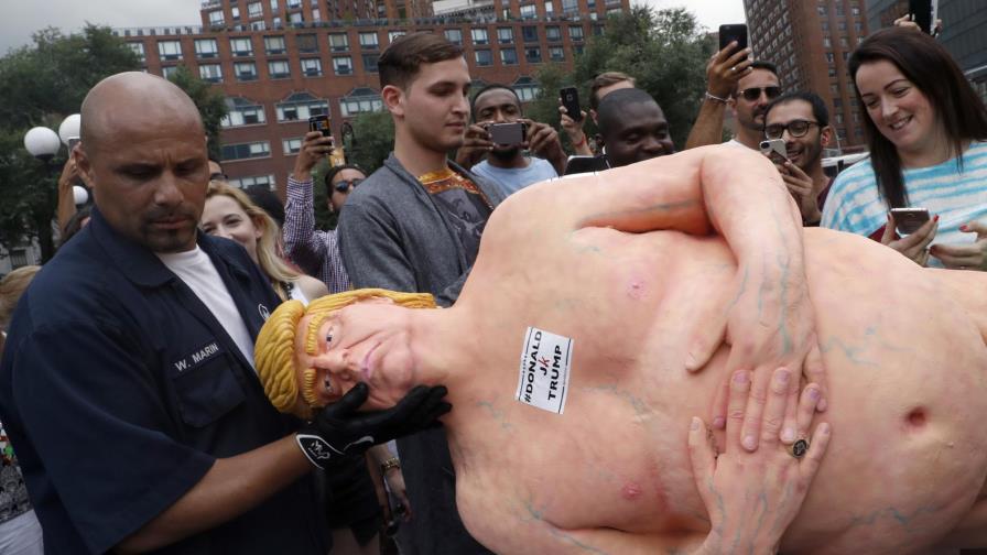 Estatuas de Trump desnudo causan asombro en EEUU Estatuas de Trump desnudo causan asombro en EEUU