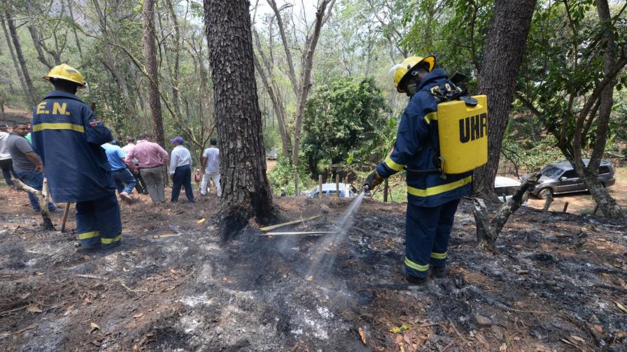 Medio Ambiente extingue incendio forestal en San José de las Matas Medio Ambiente extingue incendio forestal en San José de las Matas