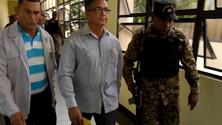 Exministro de Defensa pide auditoría al contrato de aviones Súper Tucano